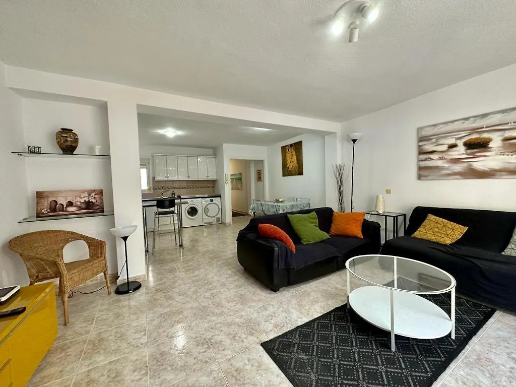 Charming 3-Bed Apartment In Fuengirola